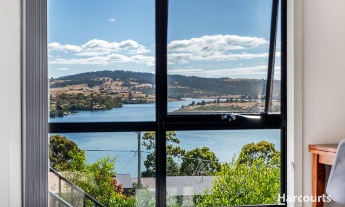 Primrose Sands Apartment | VIEWS ON FALCON : Perfect for couples or solo travellers