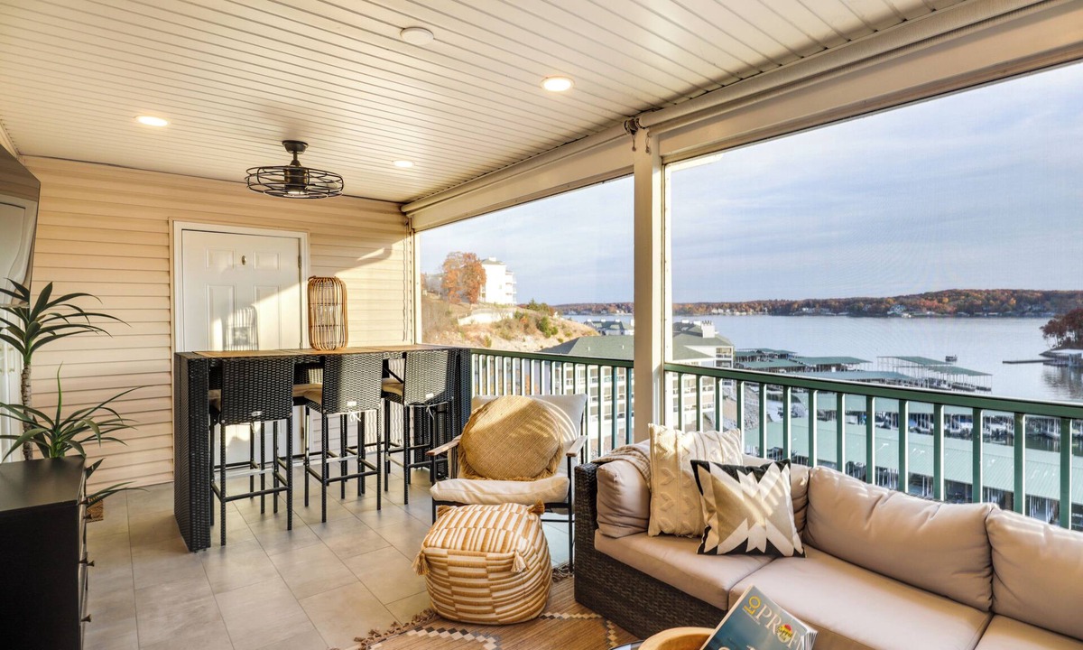 Lake Ozark Apartment | Views + Pool Access: Luxurious Lake Ozark Condo