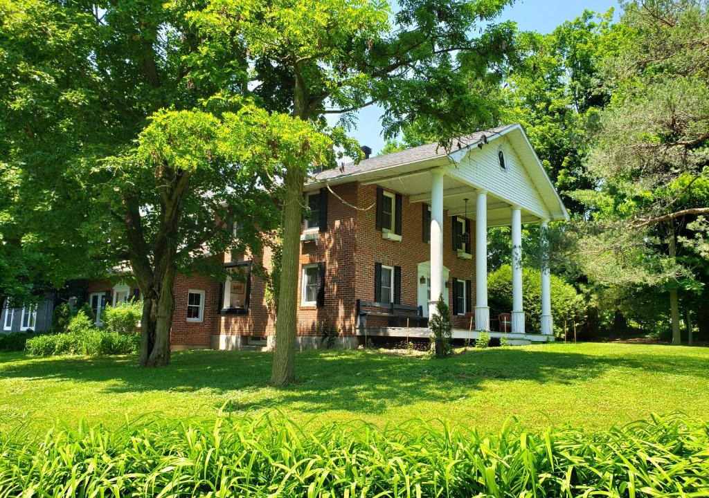 Brigham Hotel | Vignoble Bromont - Auberge & Boutique