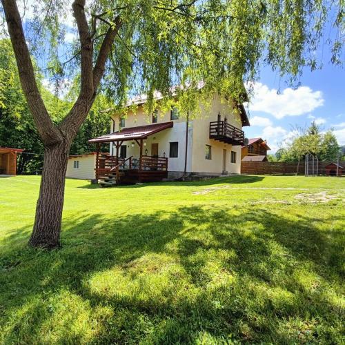Tarcau Bed & Breakfast | Vila Carmen