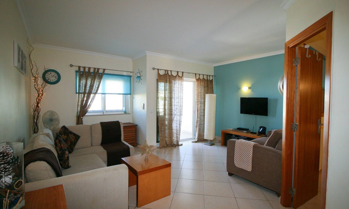 Alvor Apartment | Vila da Praia Private Complex full Sky/BT Sports + UK TV & free WIFI