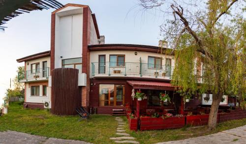 Sfantu Gheorghe House | Vila Far