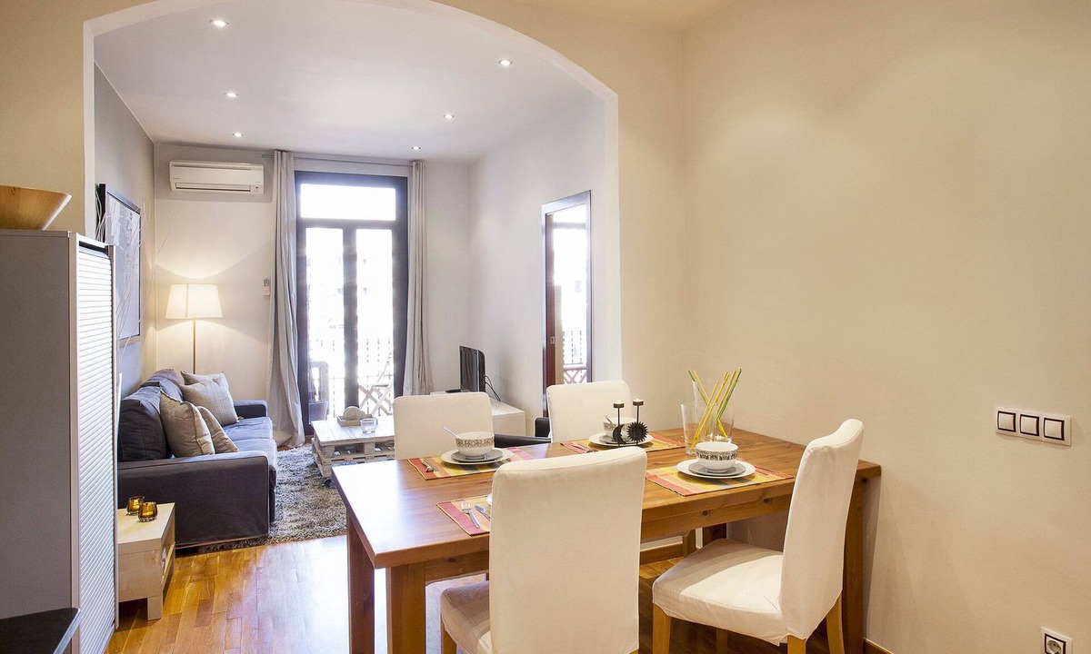 Sant Antoni Apartment | Viladomat Eixample Apartment