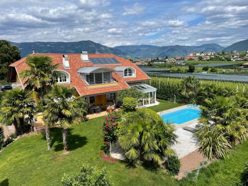 Cornaiano Apartment | Villa Raifer