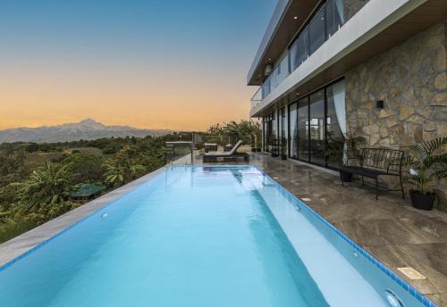 Calaca Villa | Villa 360