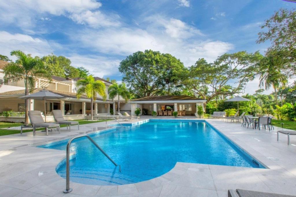 Bowling Alley Hill Villa | Villa Aama