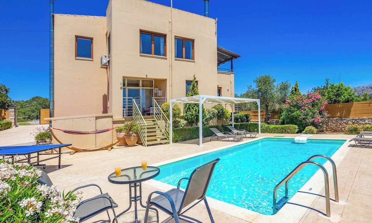Monopari Villa | Villa Aclando - Three Bedroom Villa, Sleeps 6
