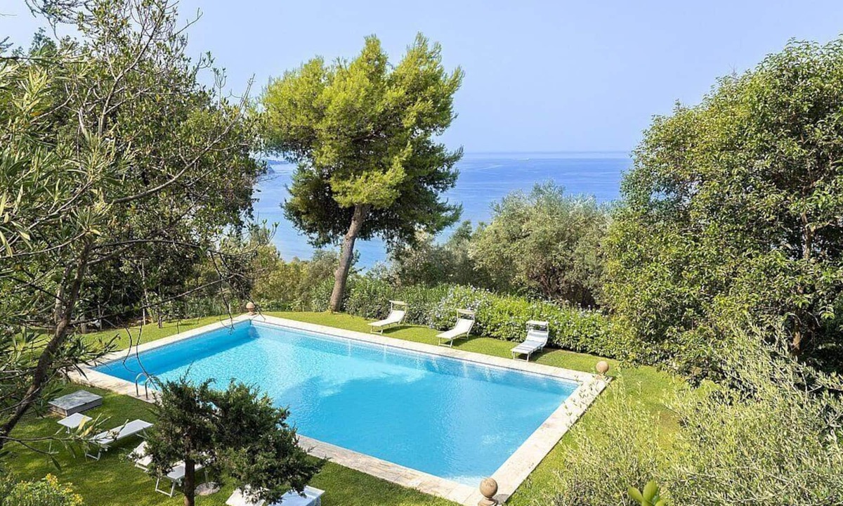 Santa Maria di Castellabate Villa | Villa Acquazzurra: A spacious two-story villa in a quiet position, located on a hillside above the sea, with Free WI-FI.