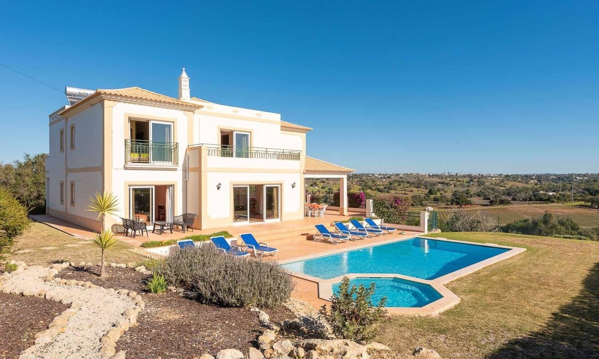 Vale de Parra Villa | Villa 'Água' with Mountain Views, Wi-Fi, and Air Conditioning