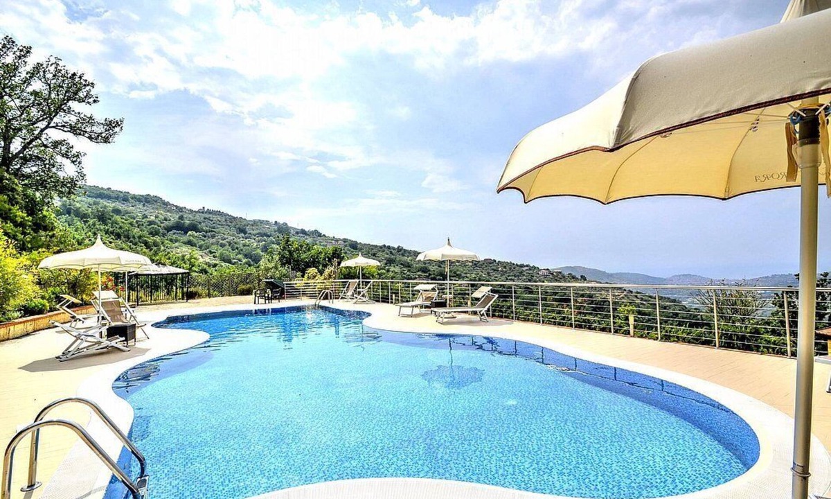 Laureana Cilento House | Villa Albatros B: A characteristic and welcoming independent house surrounded by the greenery, with Free WI-FI.