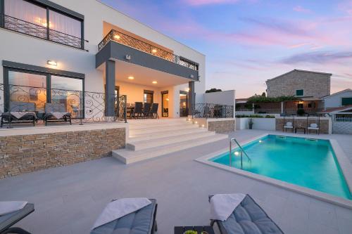 Sutivan Villa | Villa Allure