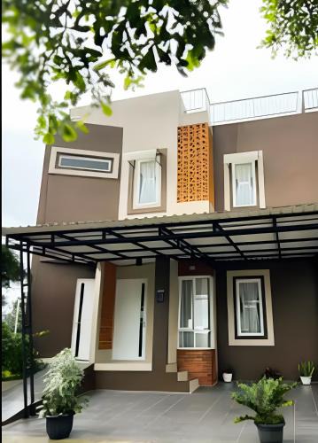 Cijeruk Villa | Villa Alretha - View Gunung Salak
