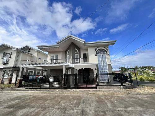Dauis House | Villa Amore