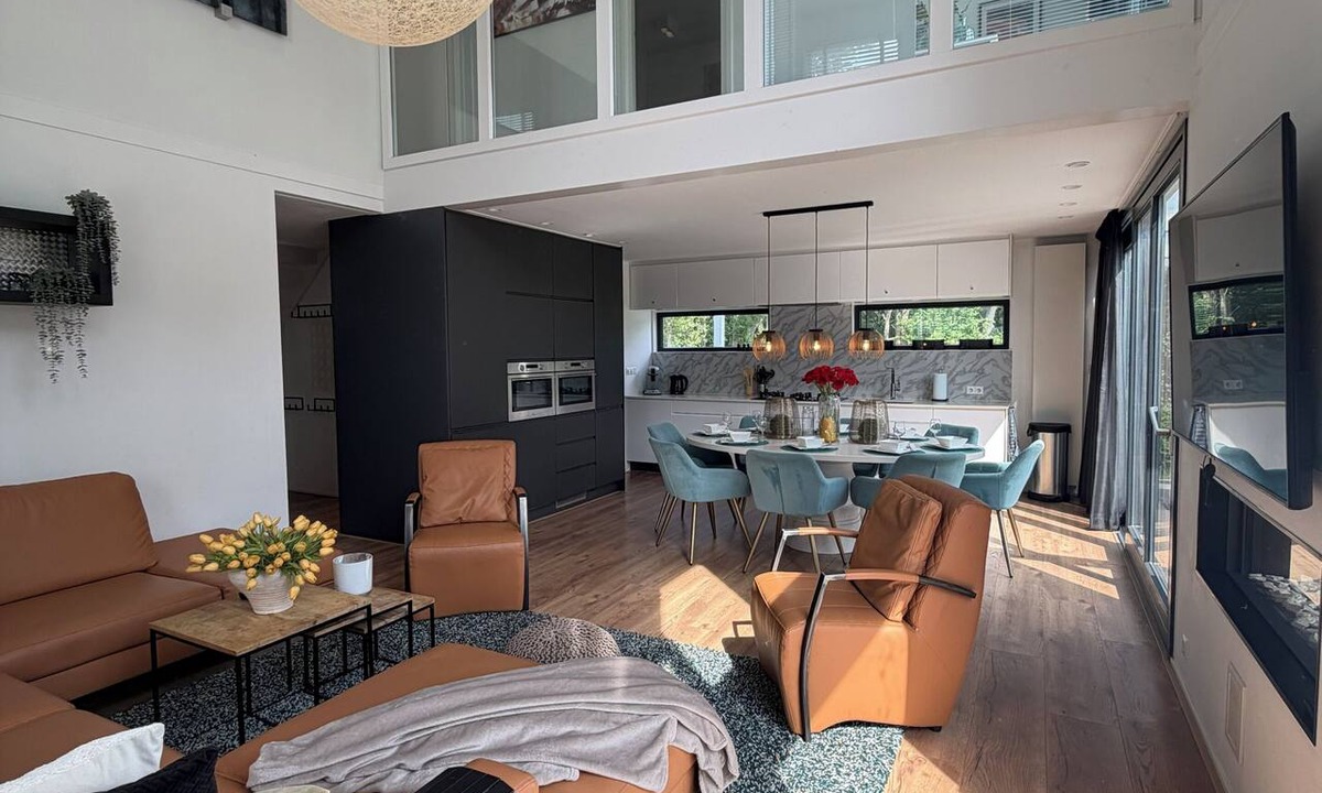 Halfweg House | Villa Amsterdam Beyond | 4 Bedrooms | Sleeps 8 Pet-friendly!