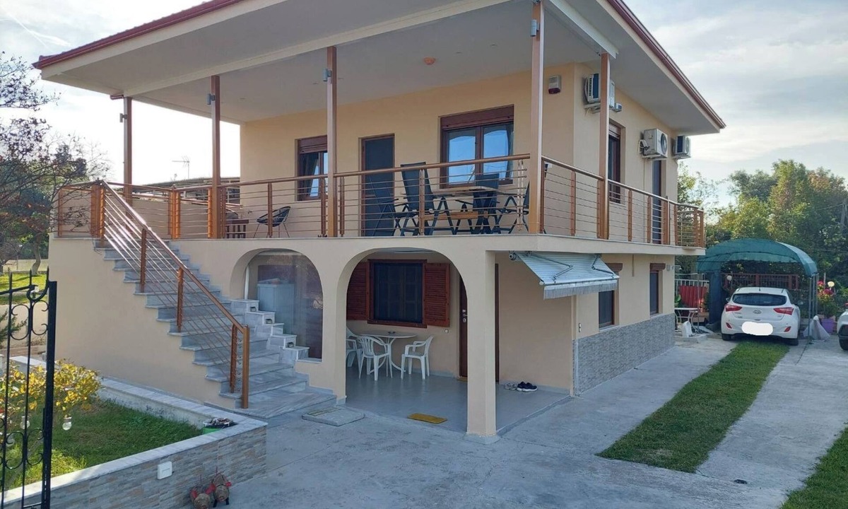 Nea Iraklia Cabin | 'Villa Anastasia' Ground floor of seaside holiday home Nea Iraklia – Chalkidiki