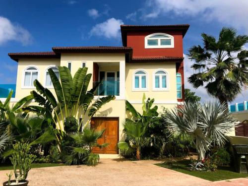 Palm Beach Villa | Villa and Pool walk to Palm Beach ideal for GROUPS