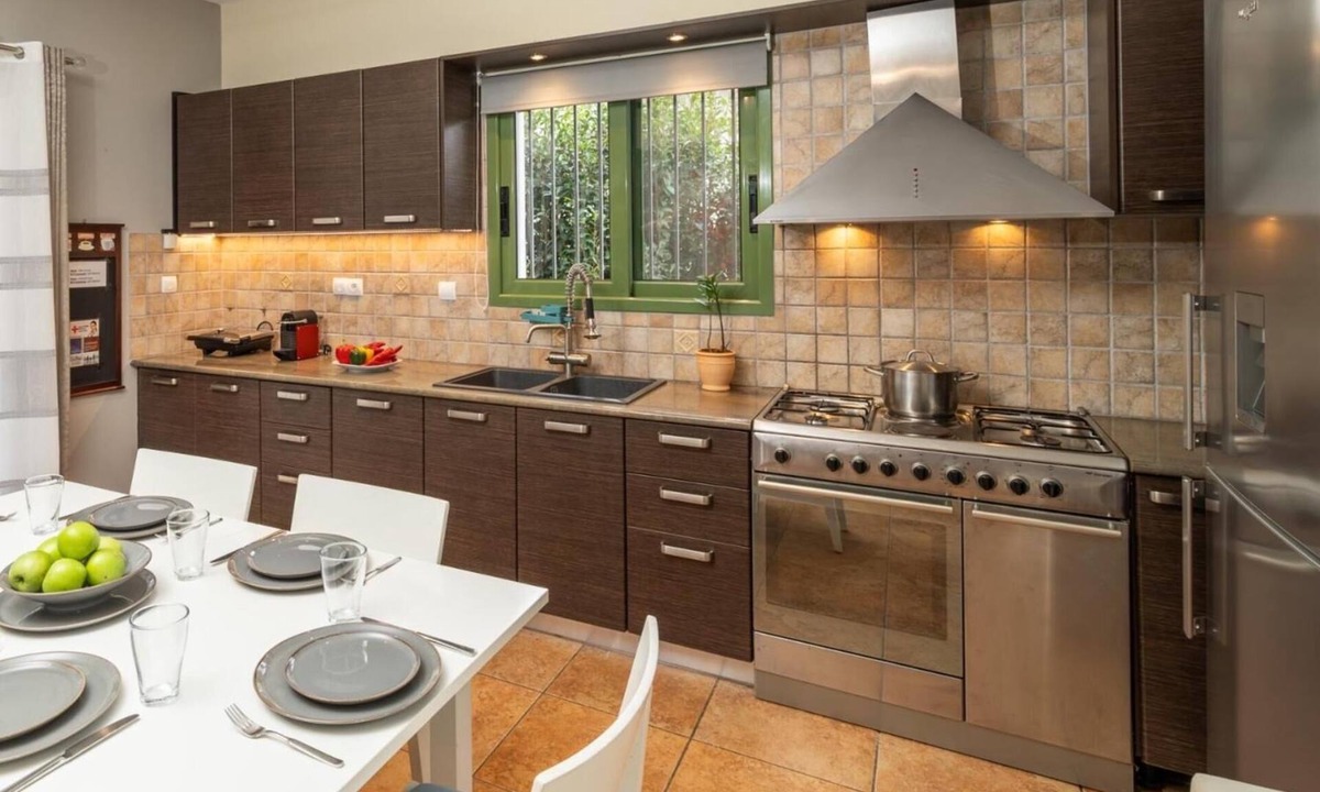 Makriotika Villa | Villa 'Andreas' with Sea View, Wi-Fi and Air Conditioning