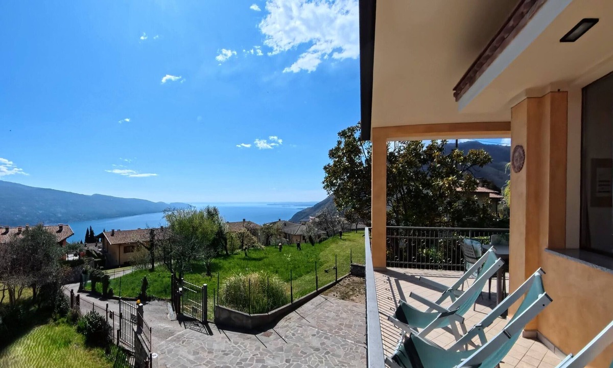 Gardola Apartment | Villa Arianna – Panorama Suite, Lake Garda view apartment with pool