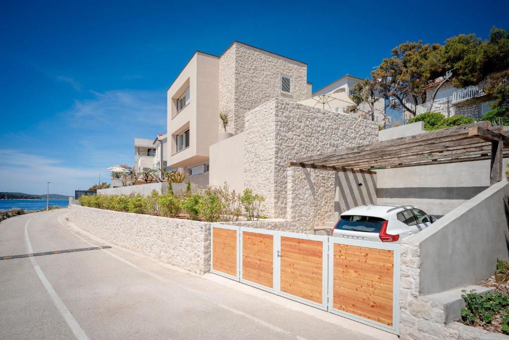 Krizni rat Villa | Villa Atropos