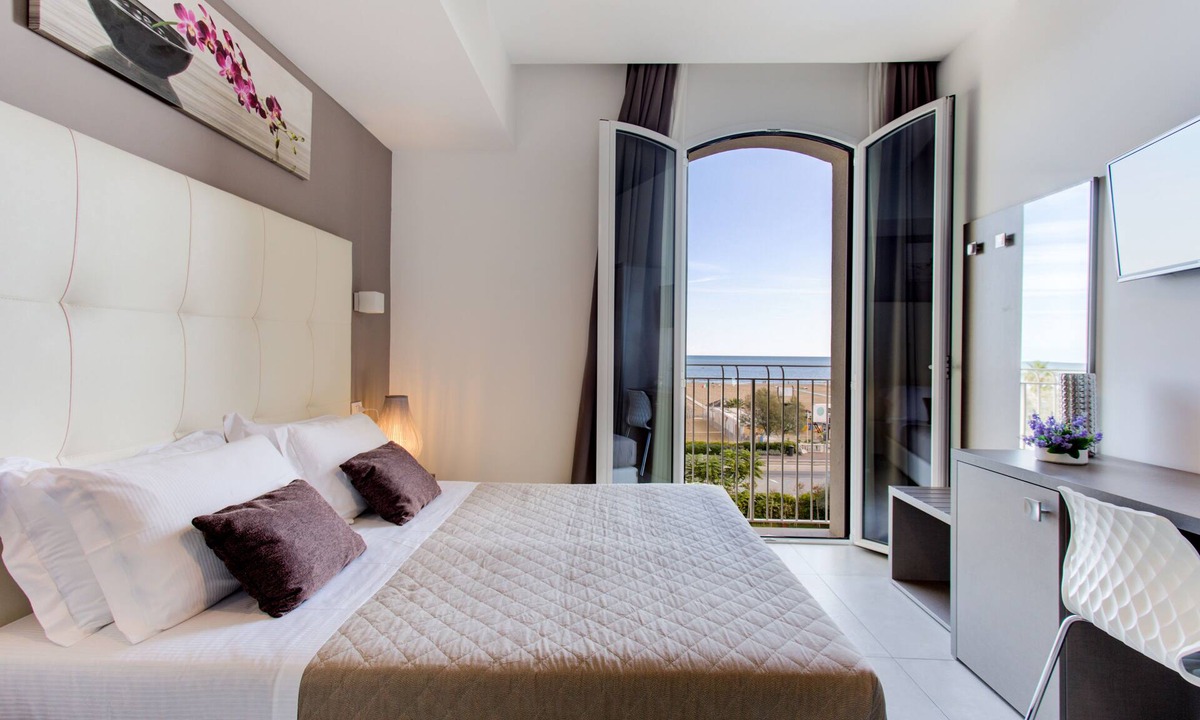 Marina Centro Hotel | Villa Augustea