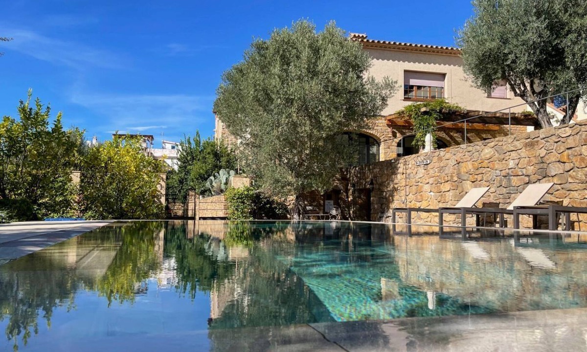 Begur Villa | Villa Azucena - Six Bedroom Villa, Sleeps 12
