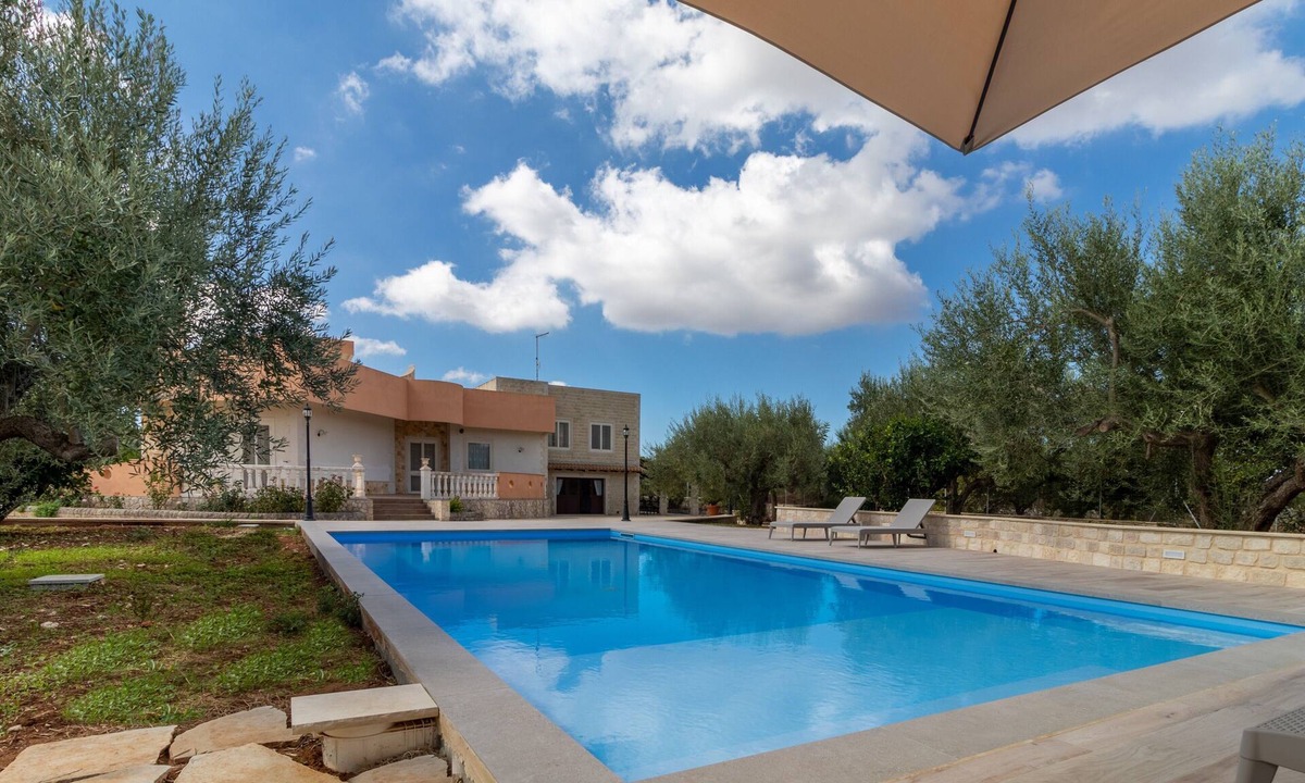 Casa Papa Villa | Villa Bartolomeo with Pool, Garden and Wi-Fi