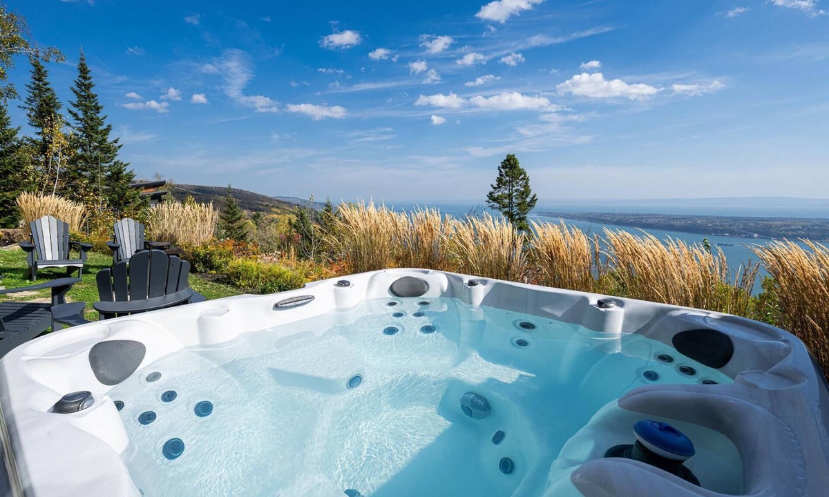 Les Eboulements Ski Chalet | Villa Bella 209: Views, Hot Tub & Private Elevator