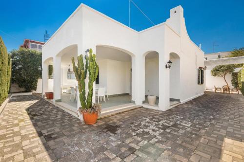Campomarino di Maruggio House | Villa Bella Giulia by BarbarHouse