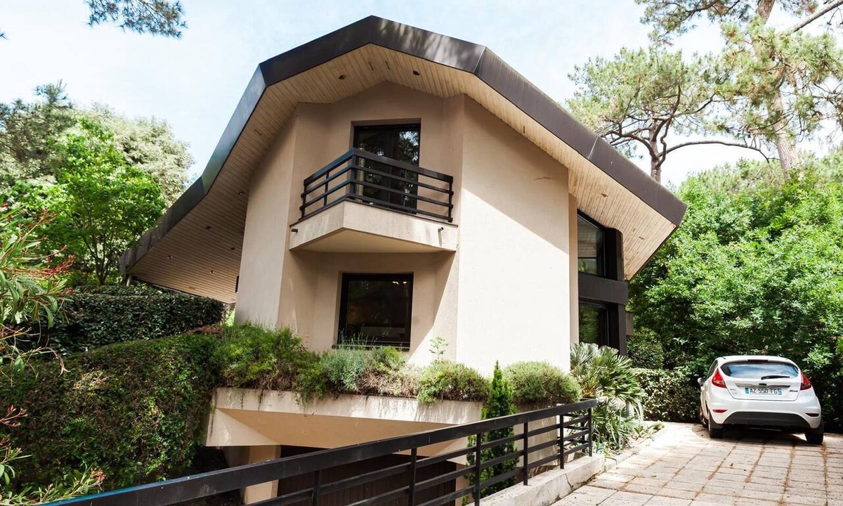 Audenge House | Villa Between the Pines and the Beach – Sleeps 8 – Pereire