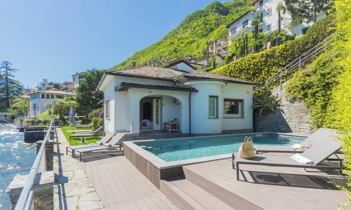 Sala Comacina Villa | Villa Bianca - Front Lake Pool