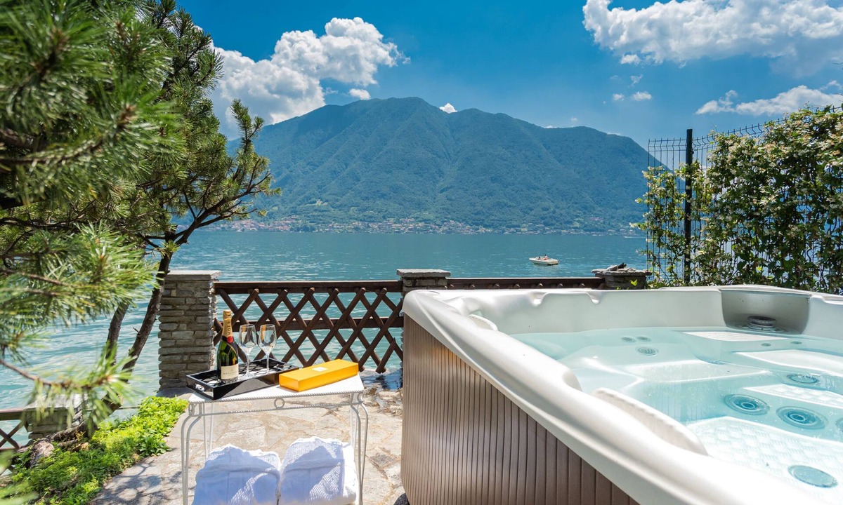 Sala Comacina Villa | Villa Bianca - Front Lake Pool
