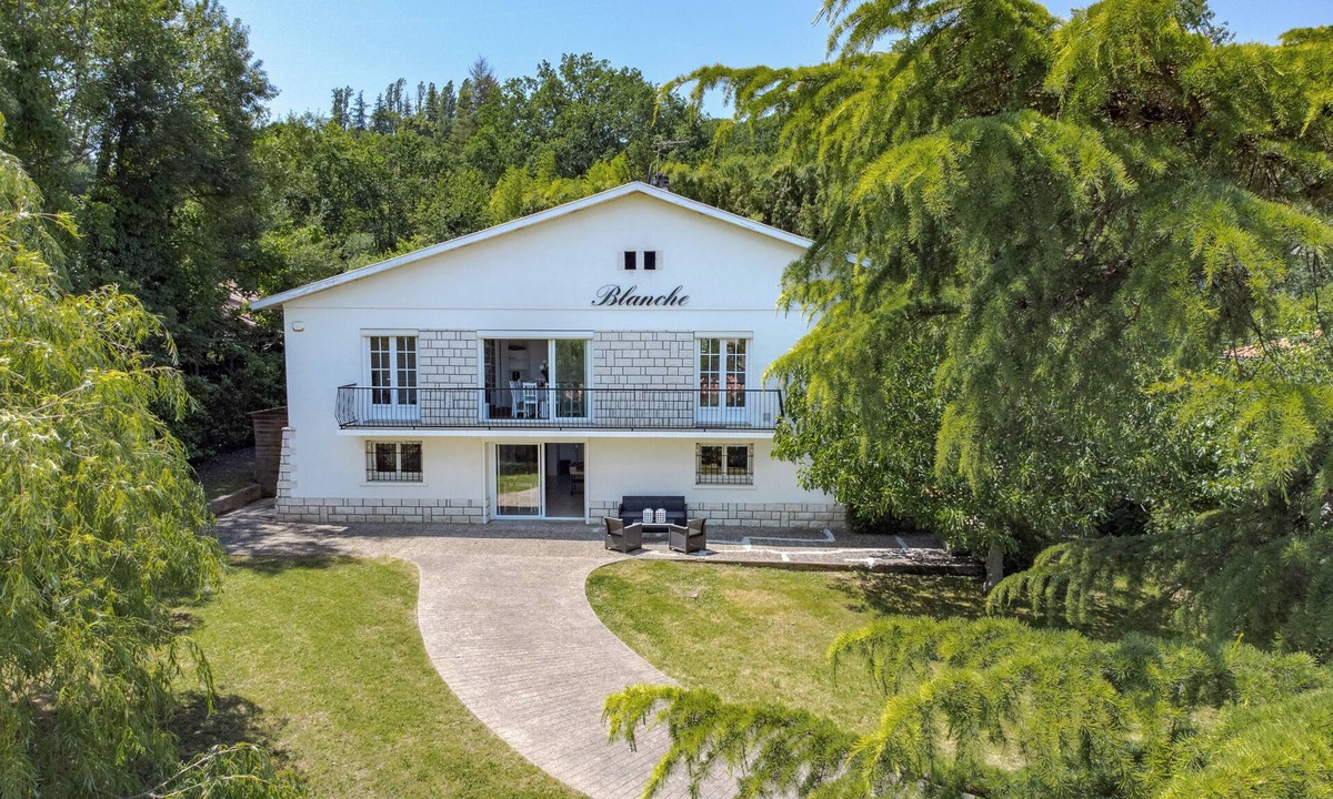 Pujols Villa | Villa Blanche