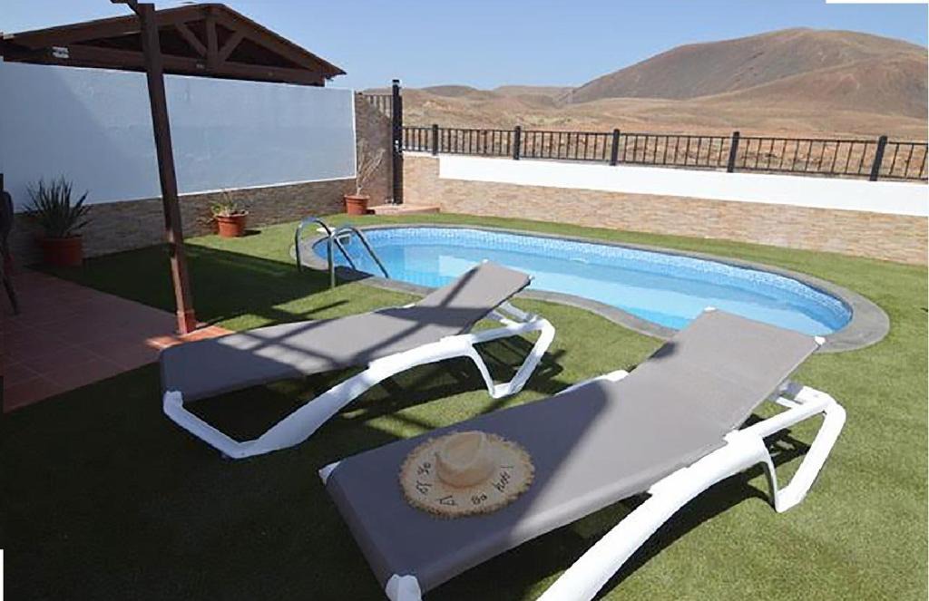Geafond Villa | Villa Blue with Private Pool, BBQ, Wifi - suitable for Families by Holidays Home