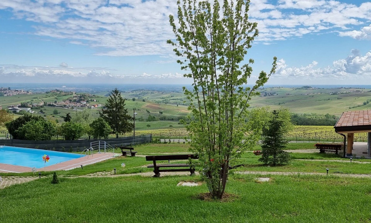 Valdamonte Villa | Villa 'Casa Vacanze Elios B' with Mountain View, Wi-Fi and Air Conditioning