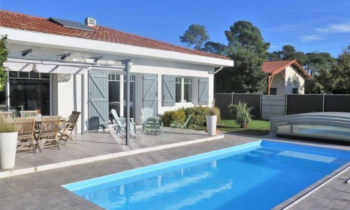 Andernos-les-Bains House | Villa Camélia by Interhome