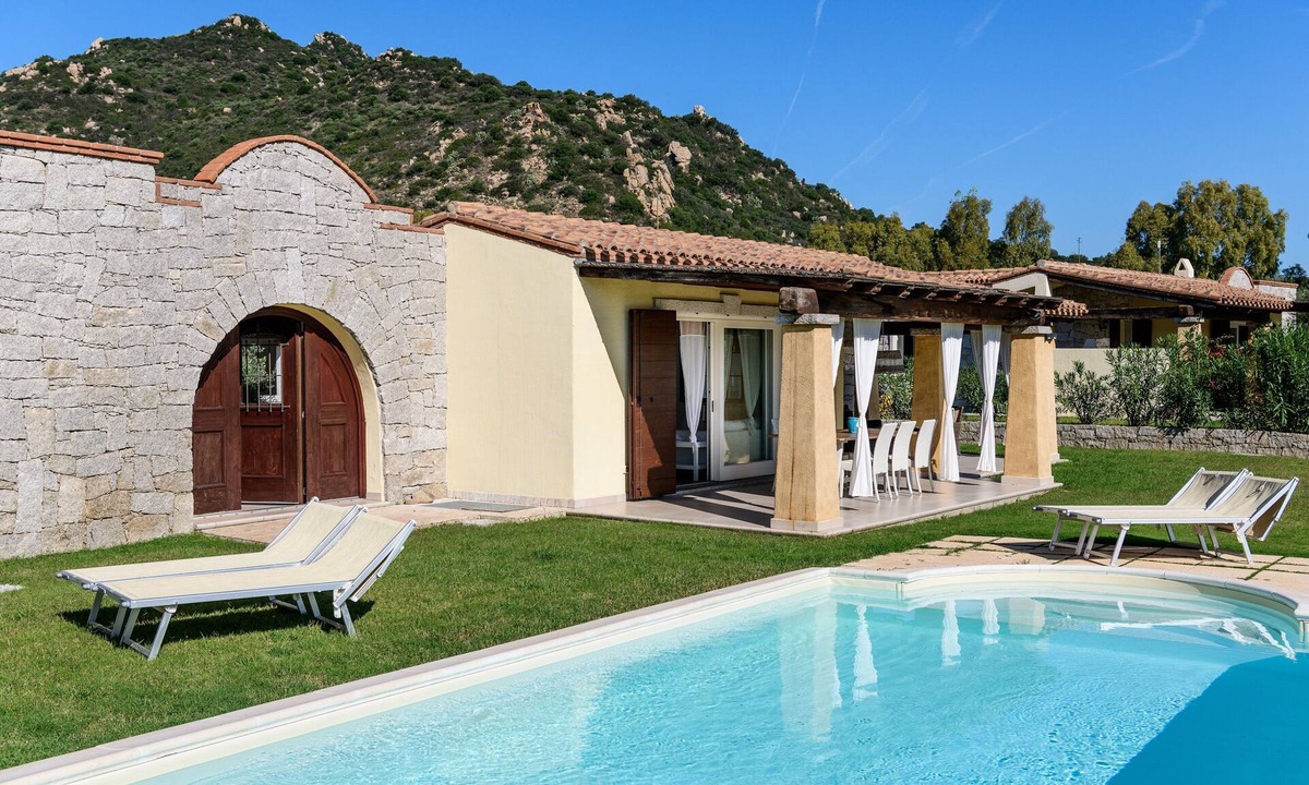 Sant'Elmo Villa | Villa 'Campidano' with Private Pool, Wi-Fi and Air Conditioning