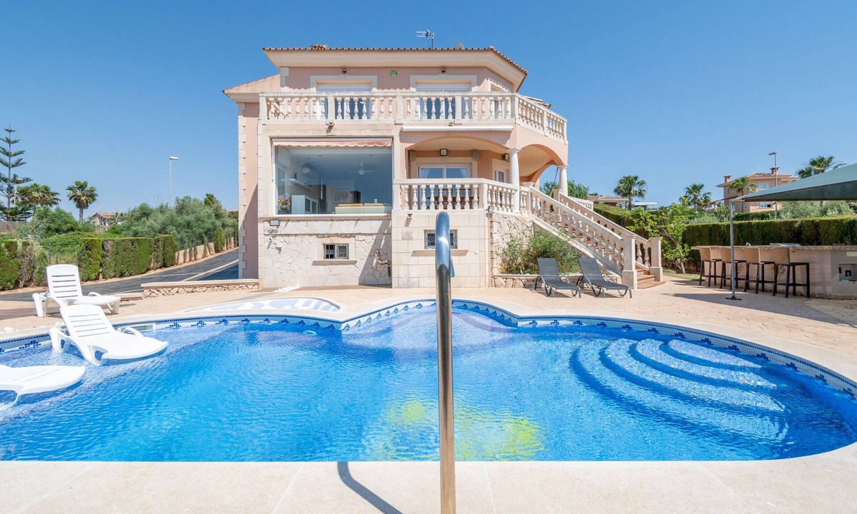 Sa Torre Villa | Villa 'Can Martinez' with Private Pool, Wi-Fi and Air Conditioning