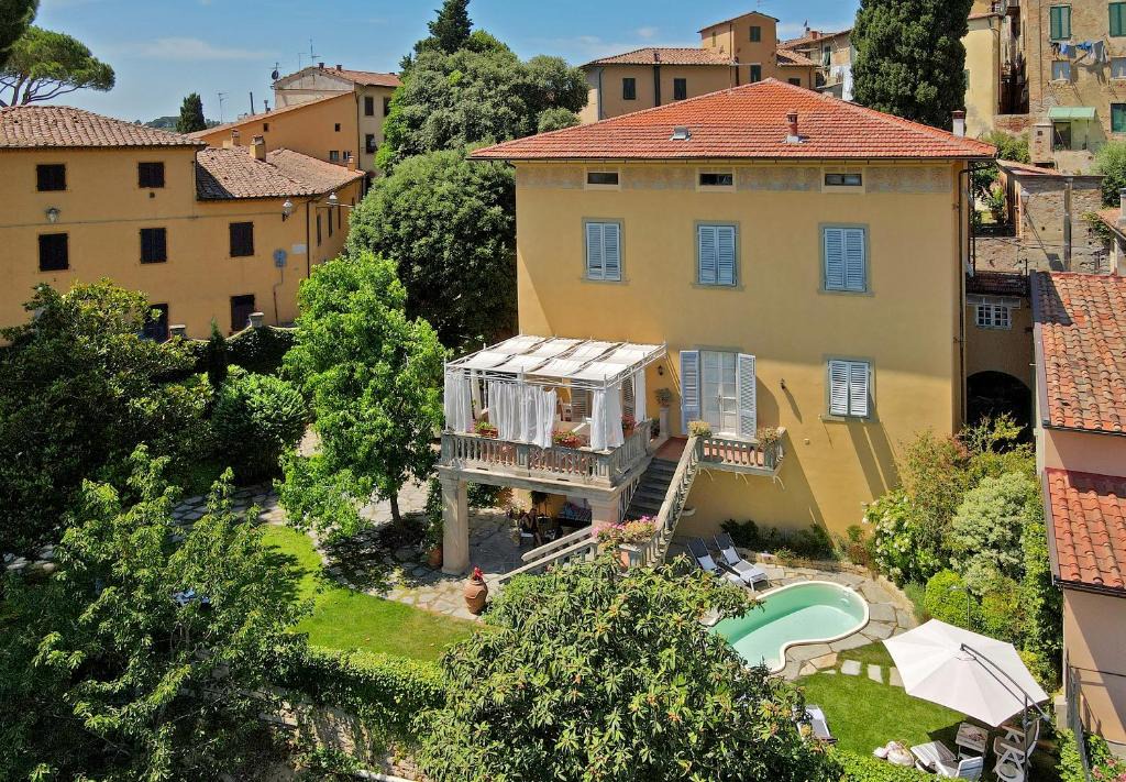 Lari Villa | Villa Carlotta con piscina