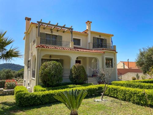 Razata House | Villa Carousos