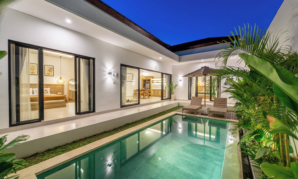 Tibubeneng Villa | Villa Castillo Modern 2 BR Villa in Canggu w/Aircon Living