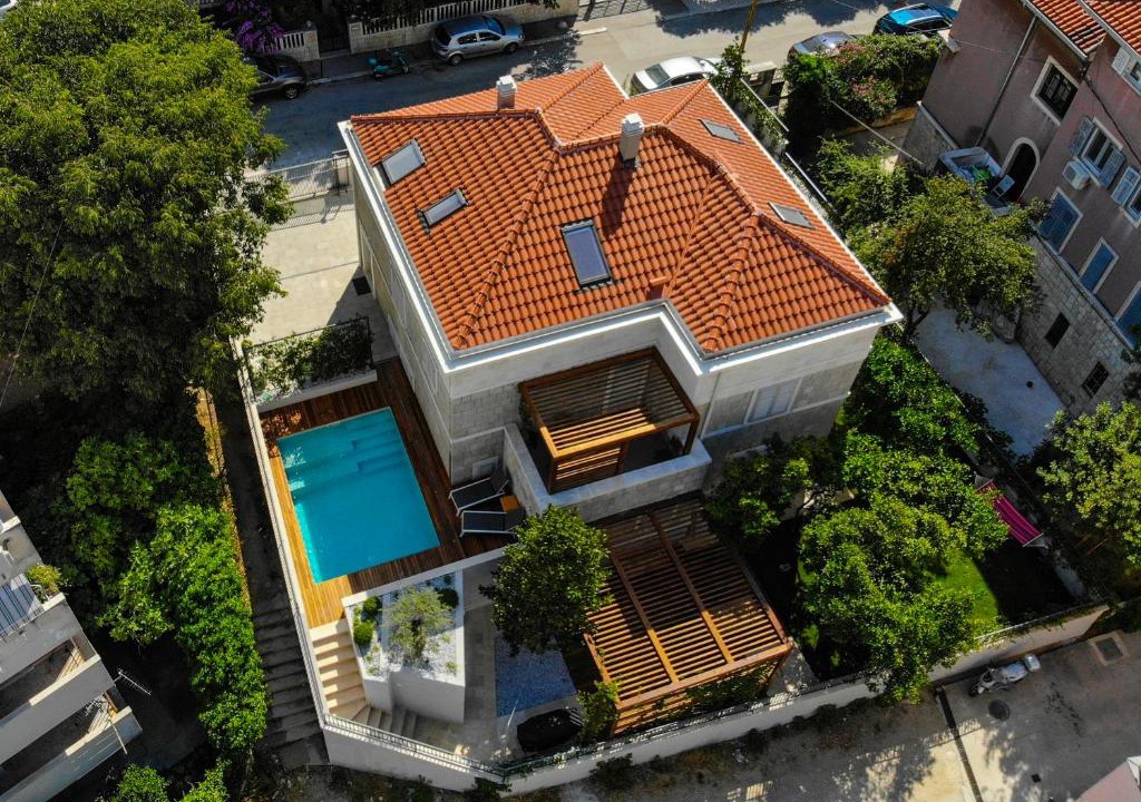 Split House | Villa Central