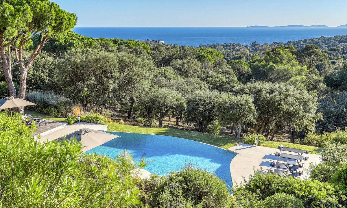 La Croix-Valmer Villa | Villa Chasse Spleen 180° Sea View ⎮ Heated Pool ⎮ Gigaro Beach 5min