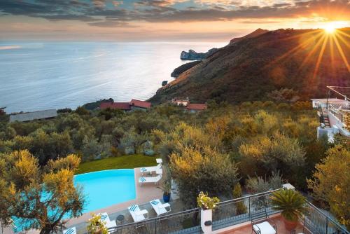 Sant'Agata sui Due Golfi Villa | Villa Chez Piè Panoramic Views Pool and Guest Services