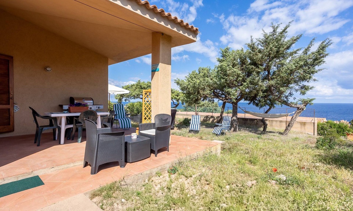 Costa Paradiso Apartment | Villa 'Chiara' with sea view, Wi-Fi and air conditioning