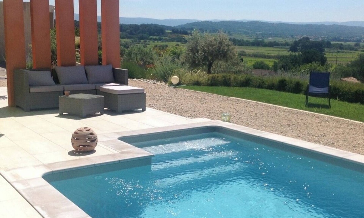 Caromb Villa | Villa "Chloléa" - Exceptional view! Contemporaine -Piscine & Confort Absolu.