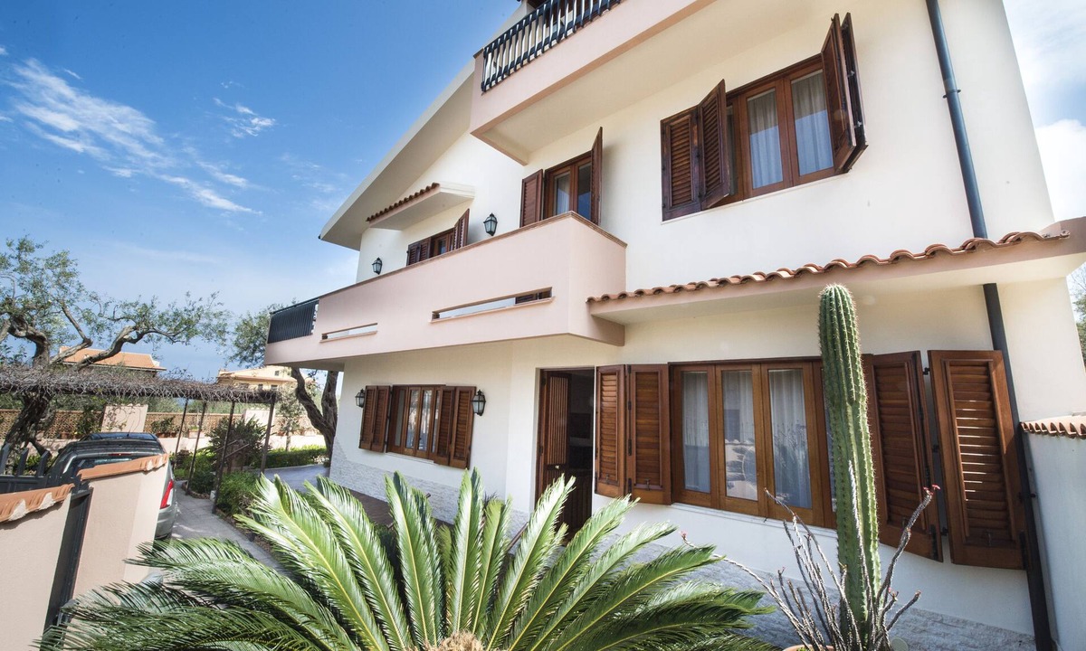 Province of Messina Villa | Villa Chorisia. Antique furniture Villa, large rooms and quiet area
