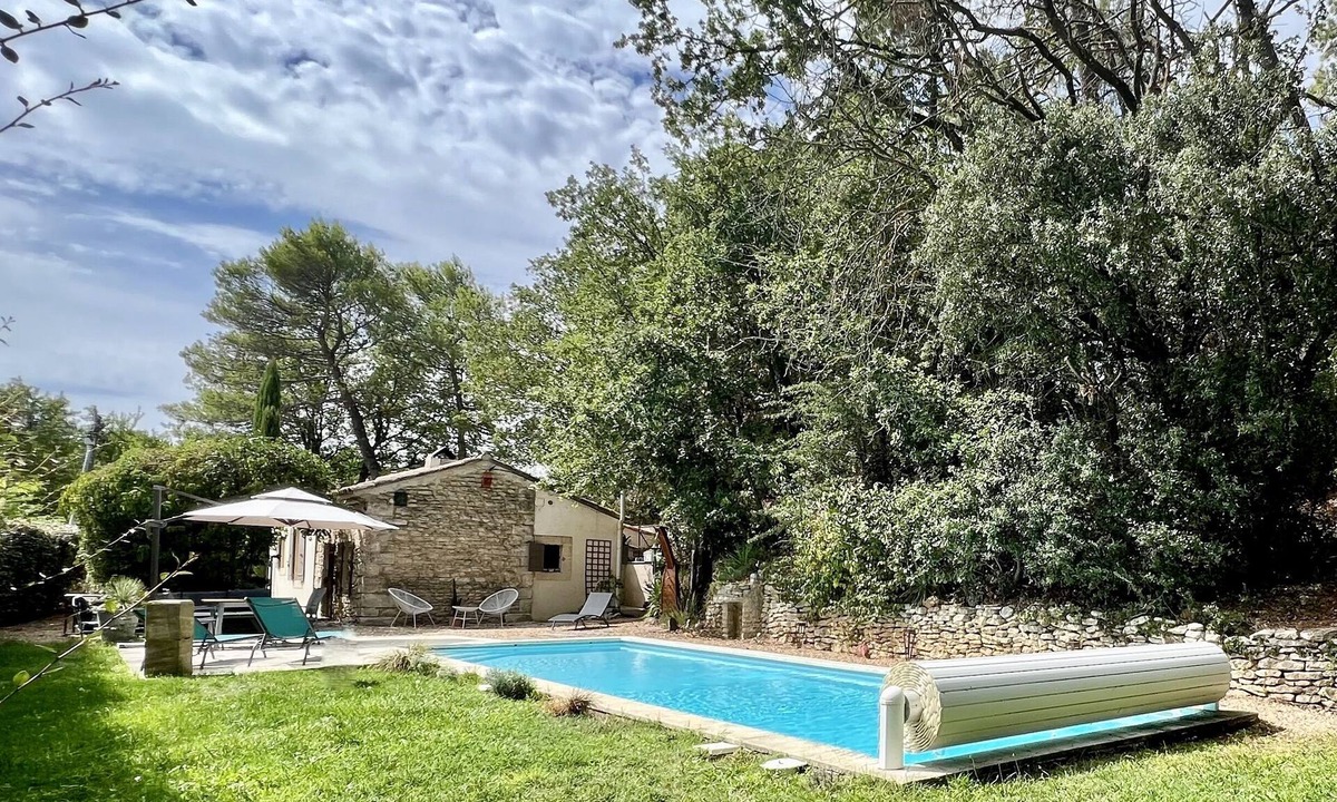 Gordes Villa | Villa Climatisé "Le Hameau des Deux Cyprès" à Gordes, Piscine, Fibre Optique