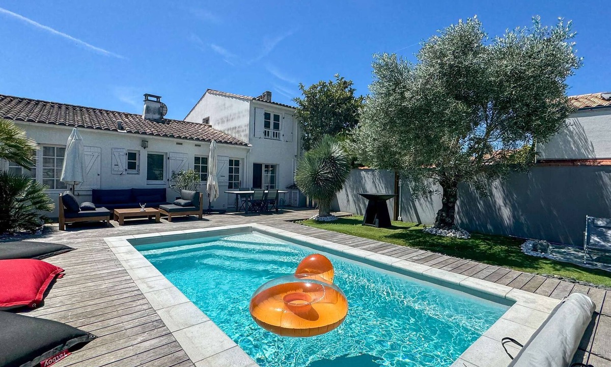 La Couarde-sur-Mer House | Villa Coco with private pool in the village center