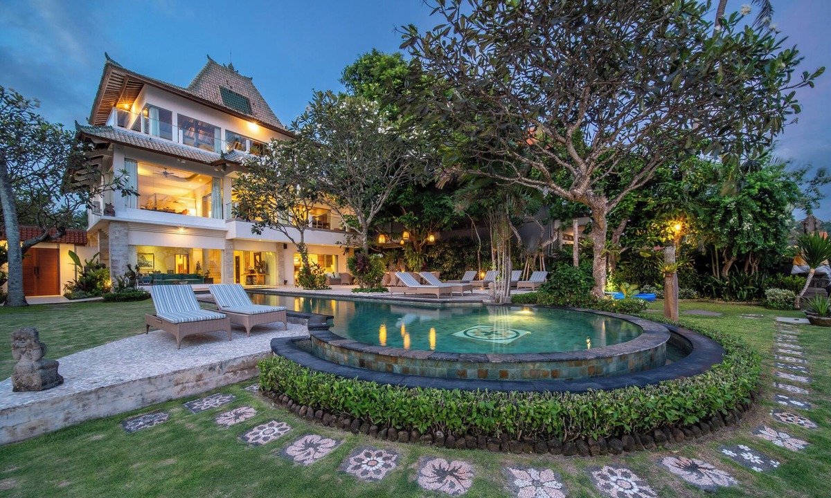 Sengkidu Villa | Villa Cocoa Maya: Beautiful, fully serviced, large villa steps from the ocean