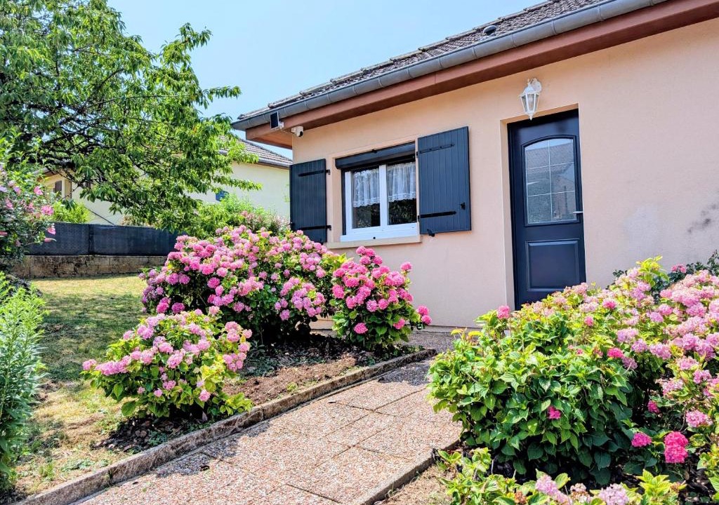 Dannemarie-sur-Crete House | VILLA Confort 4 étoiles Climatisée - Jardin fleuri 800 m2 & terrasse - parking - aux portes de Besançon